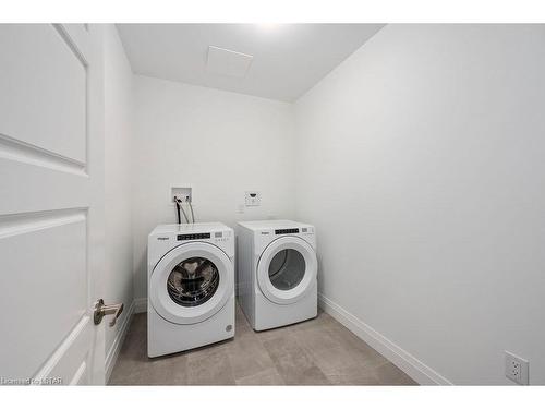 210-1975 Fountain Grass Drive, London, ON - Indoor Photo Showing Laundry Room