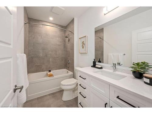210-1975 Fountain Grass Drive, London, ON - Indoor Photo Showing Bathroom