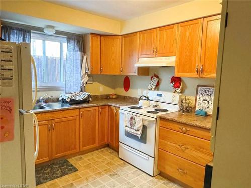 27 Parkview Heights, Aylmer, ON - Indoor Photo Showing Kitchen With Double Sink