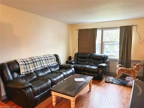 27 Parkview Heights, Aylmer, ON - Indoor Photo Showing Living Room