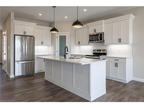 478 Kip Lane, Wyoming, ON - Indoor Photo Showing Kitchen With Upgraded Kitchen