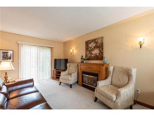 467 Belvedere Place, London, ON - Indoor Photo Showing Living Room With Fireplace