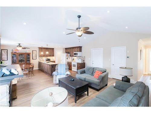 8 Queens Avenue, Grand Bend, ON - Indoor Photo Showing Living Room