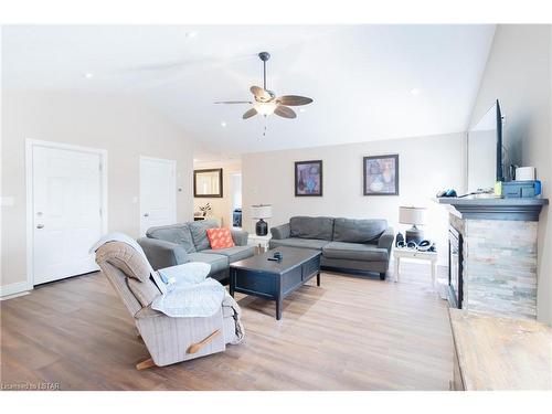 8 Queens Avenue, Grand Bend, ON - Indoor Photo Showing Living Room