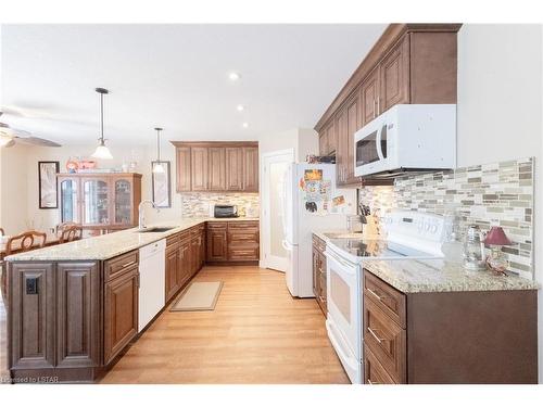 8 Queens Avenue, Grand Bend, ON - Indoor Photo Showing Kitchen