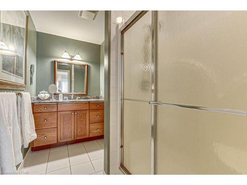 21-1755 Louise Boulevard, London, ON - Indoor Photo Showing Bathroom