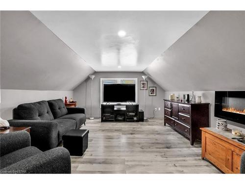 124 Rectory Street, London, ON - Indoor Photo Showing Living Room