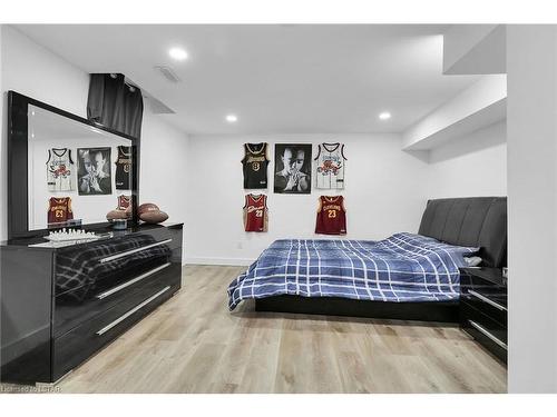 742 Guildwood Boulevard, London, ON - Indoor Photo Showing Bedroom