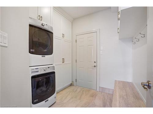 7-2081 Wallingford Avenue, London, ON - Indoor Photo Showing Laundry Room