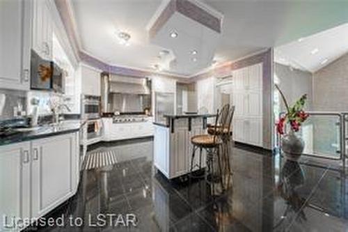 1561 Westchester Bourne Road, Thames Centre, ON - Indoor Photo Showing Kitchen With Upgraded Kitchen