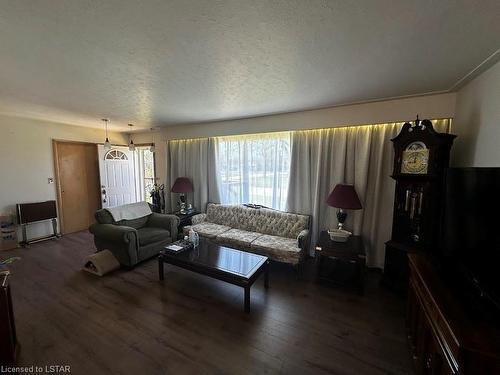 49 Simonton Drive, Chatham, ON - Indoor Photo Showing Living Room