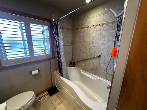 49 Simonton Drive, Chatham, ON - Indoor Photo Showing Bathroom