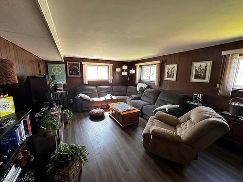 49 Simonton Drive, Chatham, ON - Indoor Photo Showing Living Room
