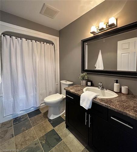 46-777 Apricot Drive, London, ON - Indoor Photo Showing Bedroom