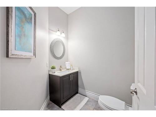 1619 Westdel Bourne Road, London, ON - Indoor Photo Showing Bathroom
