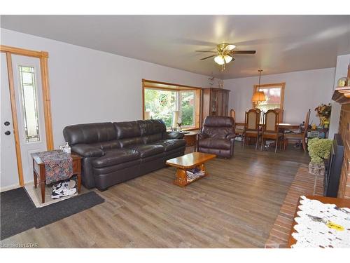 9685 Army Camp Road, Lambton Shores, ON - Indoor Photo Showing Living Room