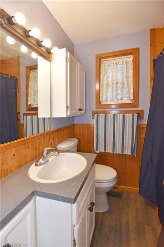 9685 Army Camp Road, Lambton Shores, ON - Indoor Photo Showing Bathroom
