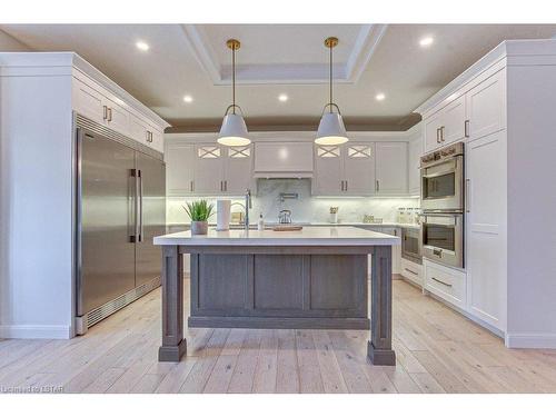 393 Warner Terrace, London, ON - Indoor Photo Showing Kitchen With Upgraded Kitchen