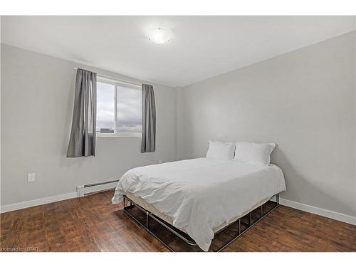 704-563 Mornington Avenue, London, ON - Indoor Photo Showing Bedroom