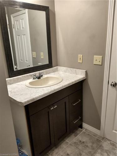 20 Fourth Avenue, St. Thomas, ON - Indoor Photo Showing Bathroom