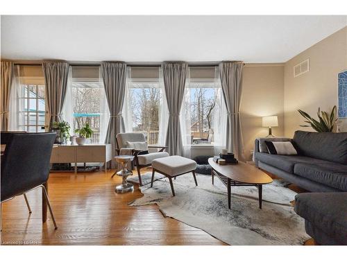 49 Woodward Avenue, London, ON - Indoor Photo Showing Living Room