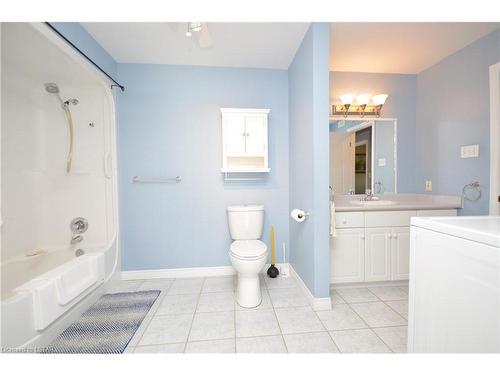 8039 Gardiner Crescent Crescent, Mcgregor, ON - Indoor Photo Showing Bathroom