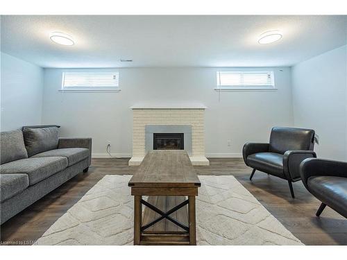 17 Harrow Court, London, ON - Indoor Photo Showing Living Room With Fireplace