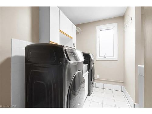 904 Willow Drive, London, ON - Indoor Photo Showing Laundry Room