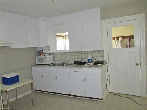 18 Fourth Avenue, St. Thomas, ON - Indoor Photo Showing Kitchen With Double Sink