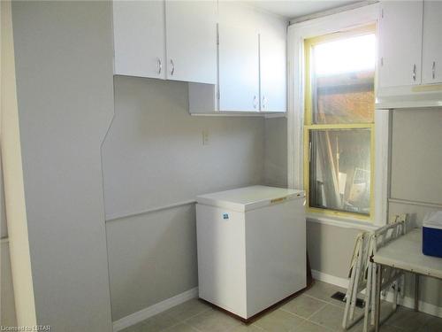 18 Fourth Avenue, St. Thomas, ON - Indoor Photo Showing Laundry Room