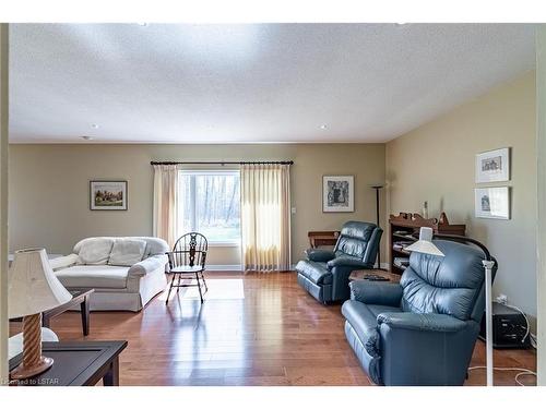 36067 Third Line, Southwold, ON - Indoor Photo Showing Living Room