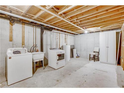22-760 Berkshire Drive, London, ON - Indoor Photo Showing Laundry Room