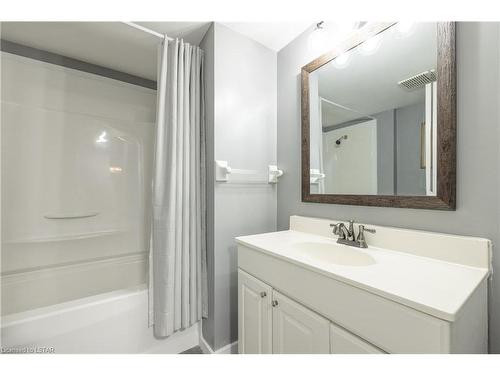 12 Neal Avenue, St. Thomas, ON - Indoor Photo Showing Bathroom