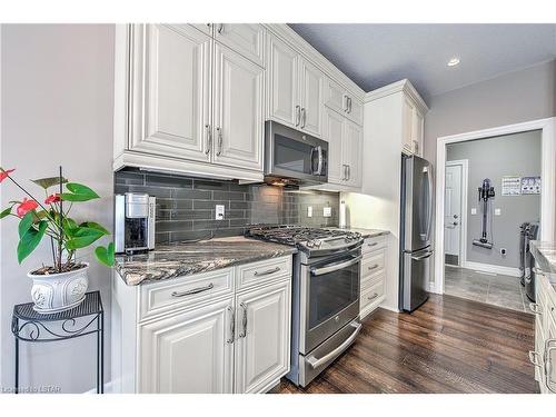 41-2081 Wallingford Avenue, London, ON - Indoor Photo Showing Kitchen With Stainless Steel Kitchen With Upgraded Kitchen