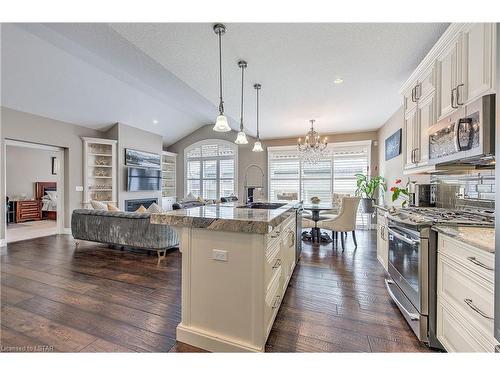 41-2081 Wallingford Avenue, London, ON - Indoor Photo Showing Kitchen With Upgraded Kitchen