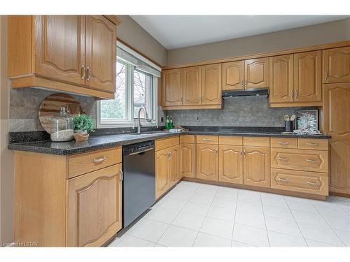 44-40 Quinella Drive, London, ON - Indoor Photo Showing Kitchen