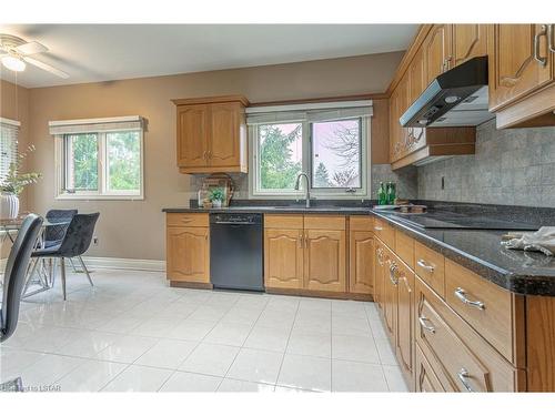44-40 Quinella Drive, London, ON - Indoor Photo Showing Kitchen