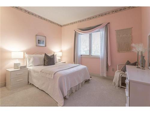 44-40 Quinella Drive, London, ON - Indoor Photo Showing Bedroom