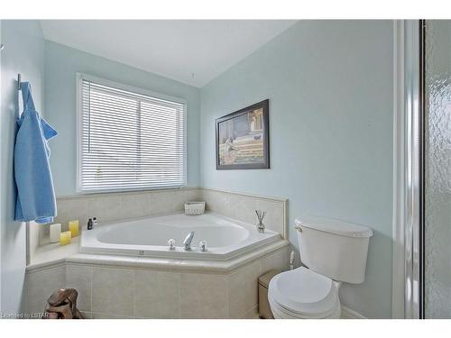 1184 Thornley Street, London, ON - Indoor Photo Showing Bathroom