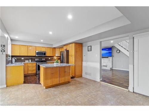 47 Crabtree Avenue, London, ON - Indoor Photo Showing Kitchen