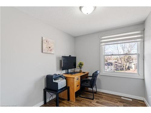 47 Crabtree Avenue, London, ON - Indoor Photo Showing Office