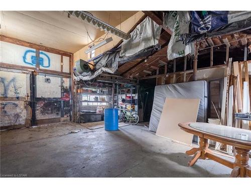 150 Rectory Street, London, ON - Indoor Photo Showing Garage