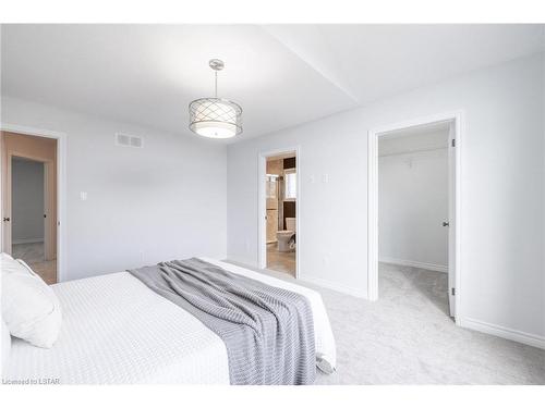 2031 Springridge Drive, London, ON - Indoor Photo Showing Bedroom