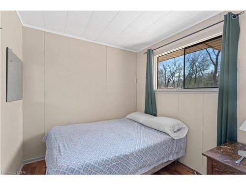 7936 Katharine Crescent, Port Franks, ON - Indoor Photo Showing Bedroom