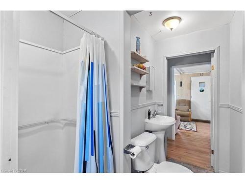 7936 Katharine Crescent, Port Franks, ON - Indoor Photo Showing Bathroom