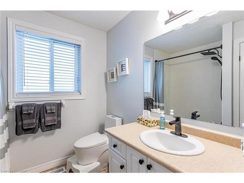 2221 Lilac Avenue, London, ON - Indoor Photo Showing Bathroom