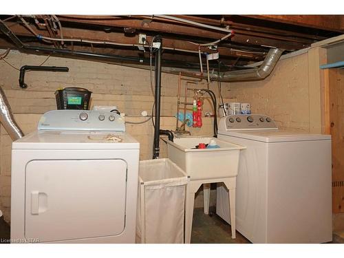 21 Redan Street, London, ON - Indoor Photo Showing Laundry Room