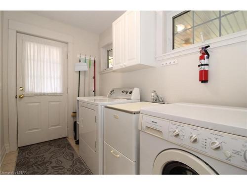 6 Harbour Park Court, Grand Bend, ON - Indoor Photo Showing Laundry Room