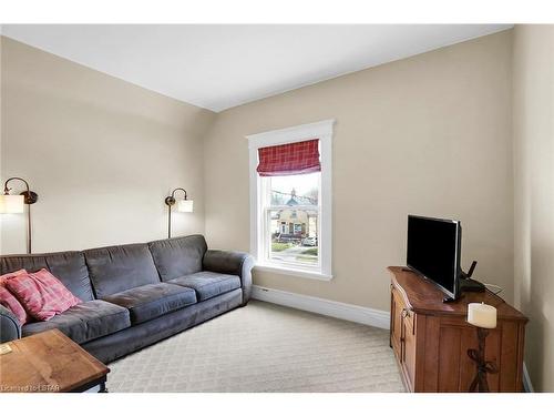 75 Cathcart Street, London, ON - Indoor Photo Showing Living Room