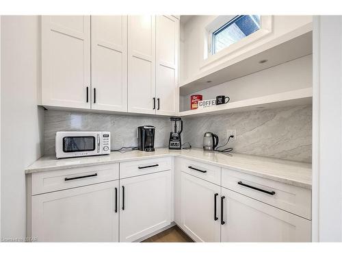 4055 Winterberry Drive, London, ON - Indoor Photo Showing Kitchen